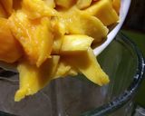 A picture of step 2 of Honey Mango Shake.