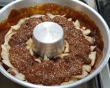 Foto del paso 3 de la receta: Budín acaramelado de peras con cremoso de banana, coco y chocolate