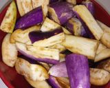 Foto langkah ke 1 dari resep Terong Kecap pedas manis.