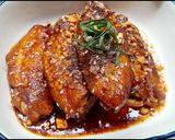 Hình bước làm 2 của món Cánh gà khúc giữa rim mè