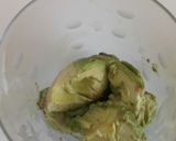 A picture of step 1 of Avocado Drink.