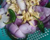 A picture of step 1 of Chili,garlic,onion paste.