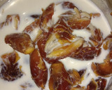A picture of step 1 of Dates banana halwa.