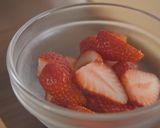 A picture of step 13 of Strawberry Naked Cake / Strawberry Shortcake.