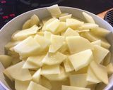 Krumplifőzelék sült sonkával recept fázis 1 fotója
