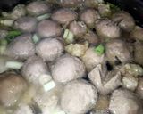 Foto langkah ke 7 dari resep Kuah Bakso mudah & enak.