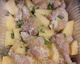 Foto del passaggio 2 della ricetta Alette di pollo e patate, sabbiate al forno