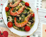 Foto del paso 6 de la receta: Espaguetis de calabacín con sepia chirla y gambón