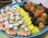 Foto del paso 3 de la receta: Ensalada de quinoa con gambas, tomate, pavo y piña