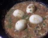 A picture of step 4 of Mushroom egg curry.