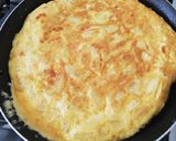 A picture of step 6 of Spanish Potato and Onion Omelette (Tortilla de Patata y Cebolleta).