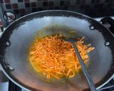 Foto langkah ke 2 dari resep Bihun Wortel Isian Pastel.