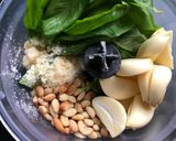 Gambar langkah 2 resipi Pesto.
