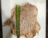 Foto del paso 3 de la receta: Rollitos de carne con trigueros y salsa de cebolla