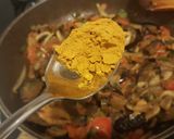 Foto del paso 6 de la receta: Pollo al cava con verduras, champiñones, jengibre y cúrcuma
