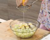Foto langkah ke 4 dari resep Apple Crumble.