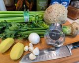 Zellerkrémleves, pirított kiflivel, sajtropogóssal recept fázis 1 fotója