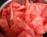 A picture of step 1 of 3 minutes Quick Peak Summer Juice.