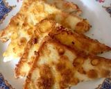 A picture of step 2 of Cornflakes French toast.