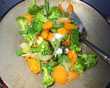 Foto langkah ke 4 dari resep Tumis Brokoli Wortel 🥦🥕.