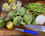 Foto del paso 1 de la receta: Hervido de Alcachofa con Guisantes y Cebolla Tierna