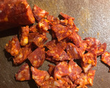 Foto del paso 2 de la receta: Tortilla de papas con chorizo colorado