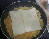 Foto del paso 4 de la receta: Tortilla de patata con pechuga de pavo y queso