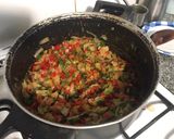 Foto del paso 2 de la receta: Relleno de empanadas