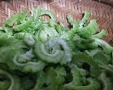 Foto langkah ke 1 dari resep Oseng Pare No Pahit.