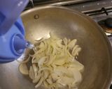 A picture of step 2 of آلو گوبھی.