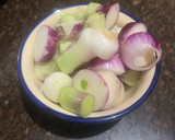 A picture of step 2 of Spring onion soup.