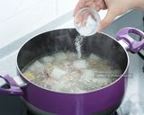 A picture of step 6 of Winter Melon Pork Rib Soup.