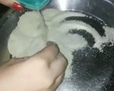 A picture of step 2 of Suji golgappe.