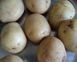A picture of step 1 of Aalu Tikki.