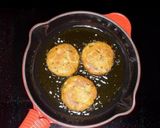 A picture of step 4 of Chatpati Aloo Ki Tikki.