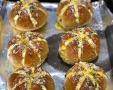 Foto langkah ke 7 dari resep Korean cream cheese garlic bread.