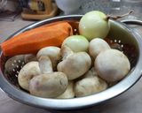 Фото кроку 2 до Картофель тушёный со свининой и грибами.