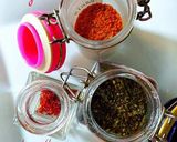 Foto del paso 7 de la receta: Bonito en salsa de dos tipos de cebollas, pimiento y azafrán