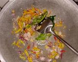 Foto langkah ke 4 dari resep Oseng so'un with bakso dan udang.