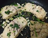 Foto langkah ke 2 dari resep Ikan Dori Masak Daun Bawang (pan seared dori with spring onion.