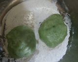 Foto langkah ke 9 dari resep Mochi Pandan Isi Kacang Hijau.