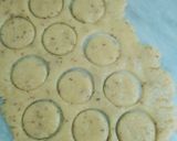 A picture of step 4 of Zeera biscuits.