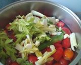 Foto del paso 3 de la receta: Pavo indio con salsa de tomate preparada y aceitunas con hueso (guisado)