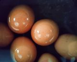 Gambar langkah 2 resipi Telur Rebus Goreng Masak Sambal Kicap.