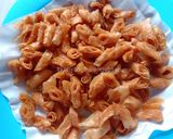 Foto langkah ke 7 dari resep Sumpia Kering Manis (Kulit Lumpia Gulung).