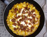 A picture of step 4 of Potato omelette pizza.