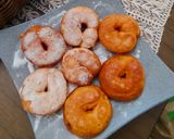 Foto langkah ke 3 dari resep Donat Yoghurt Strawberry.