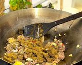 Foto langkah ke 5 dari resep Nasi Goreng Kambing Saffron Timur Tengah.