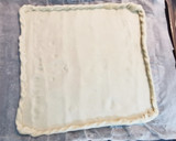 Foto del paso 4 de la receta: Coca de Cebolla caramelizada, Bacon y Papada ibérica