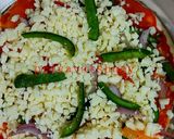 कैप्सिकम चीज़ मिनि पैन पिज़्जा (Capsicum cheese mini pan pizza recipe in Hindi) रेसिपी चरण 4 फोटो